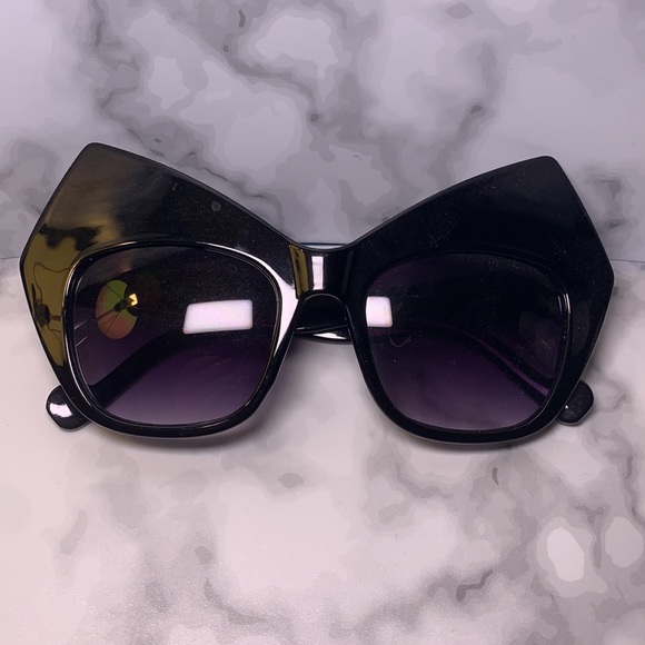 ๐ถ 3 Pairs Statement Black Geometric Structured Sunglasses ๐ถ - Picture 4 of 16